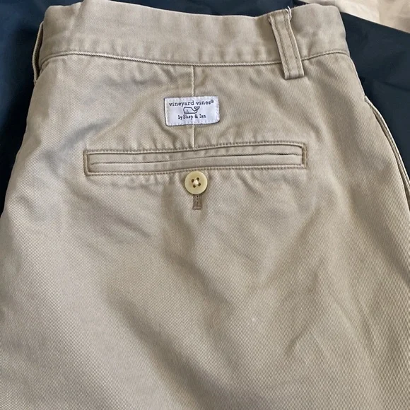 Classic Fit - EUC Vineyard Vines Khaki Pants (35x28) - Picture 2 of 5